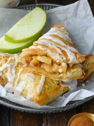 Apple pie turnover with puff pastry on a plate.