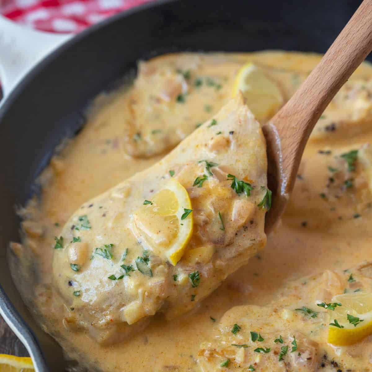 Smothered Chicken and Gravy {Comfort Food - VIDEO} - Key To My Lime