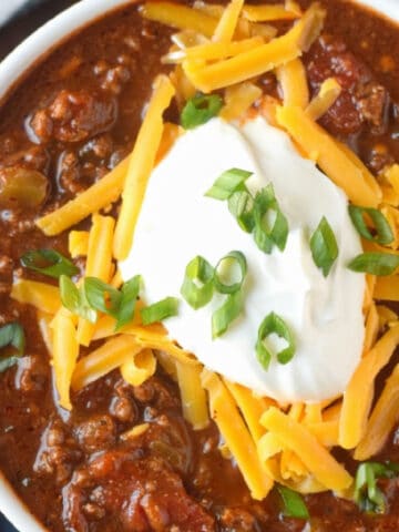 A bowl of chili.