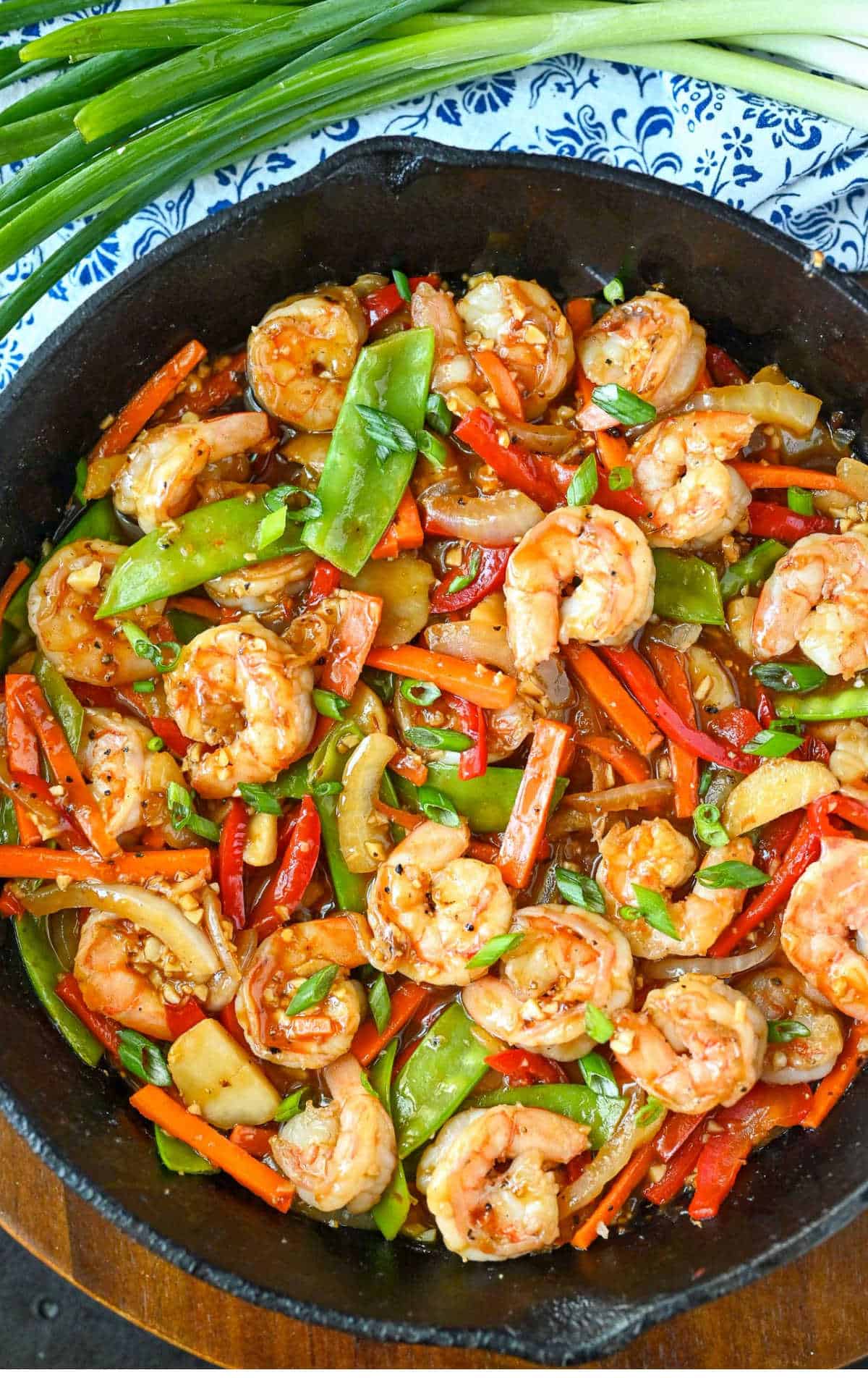 Shrimp with hor garlic sauce in a hot skillet.