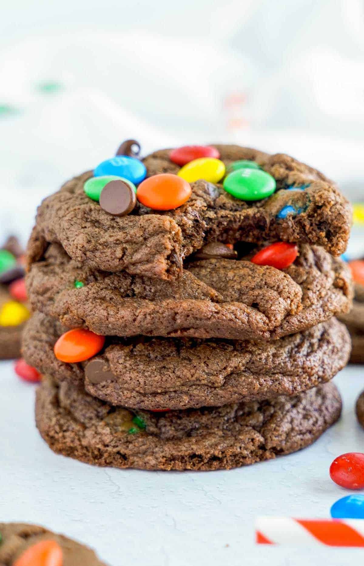 A chocolate cookie stack.