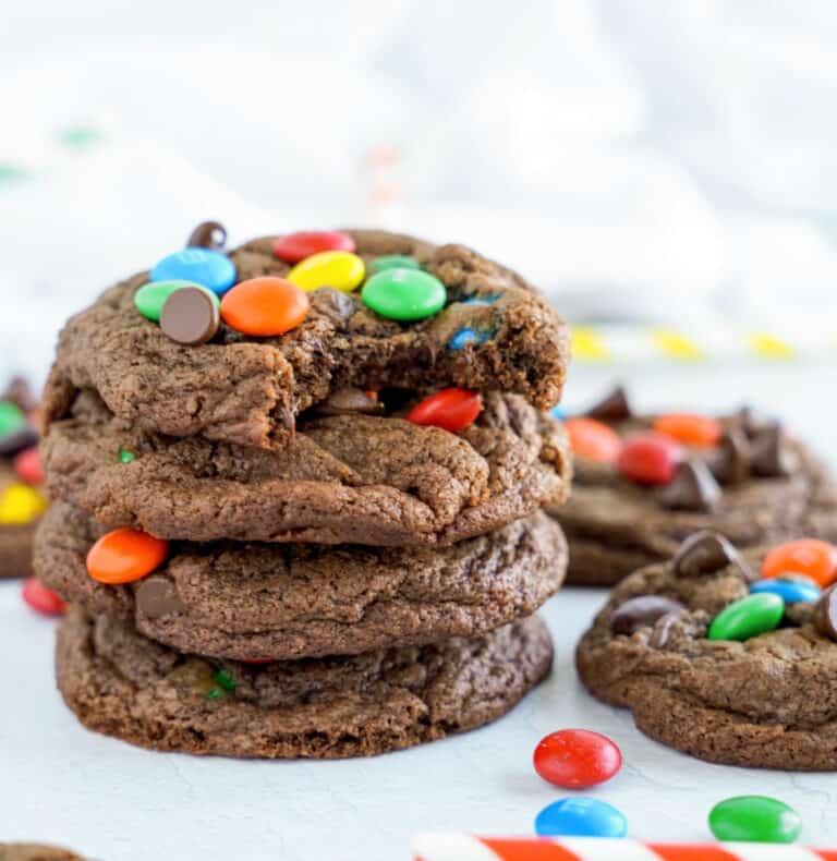 A chocolate cookie stack.