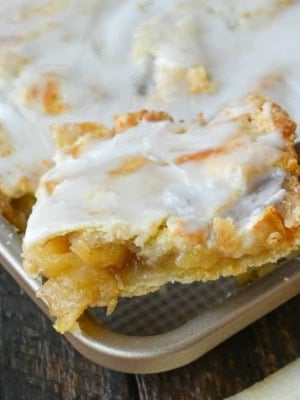 A spatula picking up an apple bar.