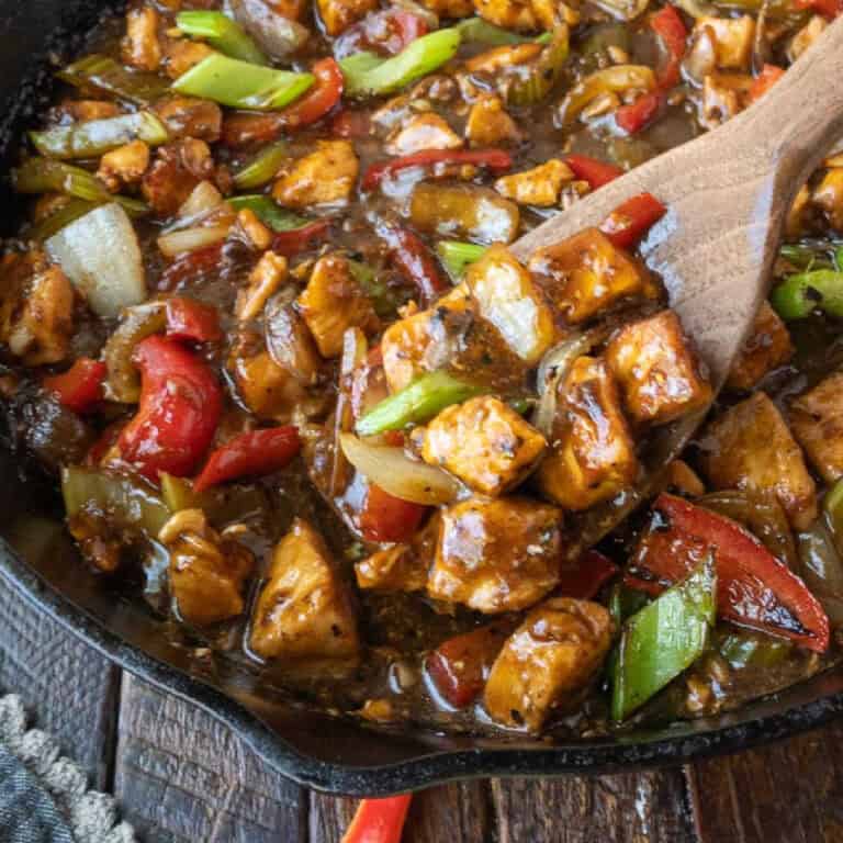 Close up of black pepper chicken.