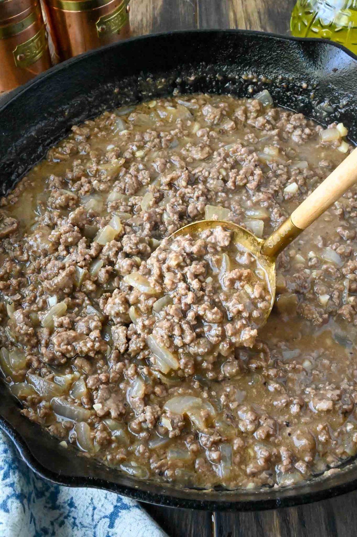 A skillet with ground beef and gravy.