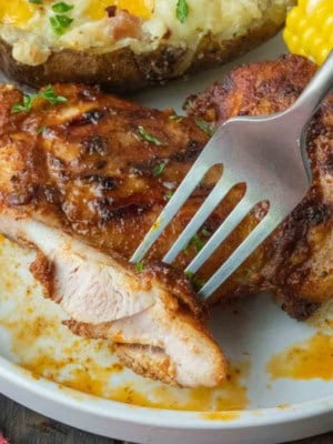 Paprika chicken on a plate.
