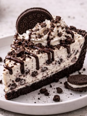 oreo cheesecake slice on a plate.