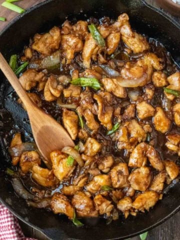 A skillet of mongolian chicken.