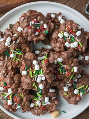 A plate of crockpot christmas candy.