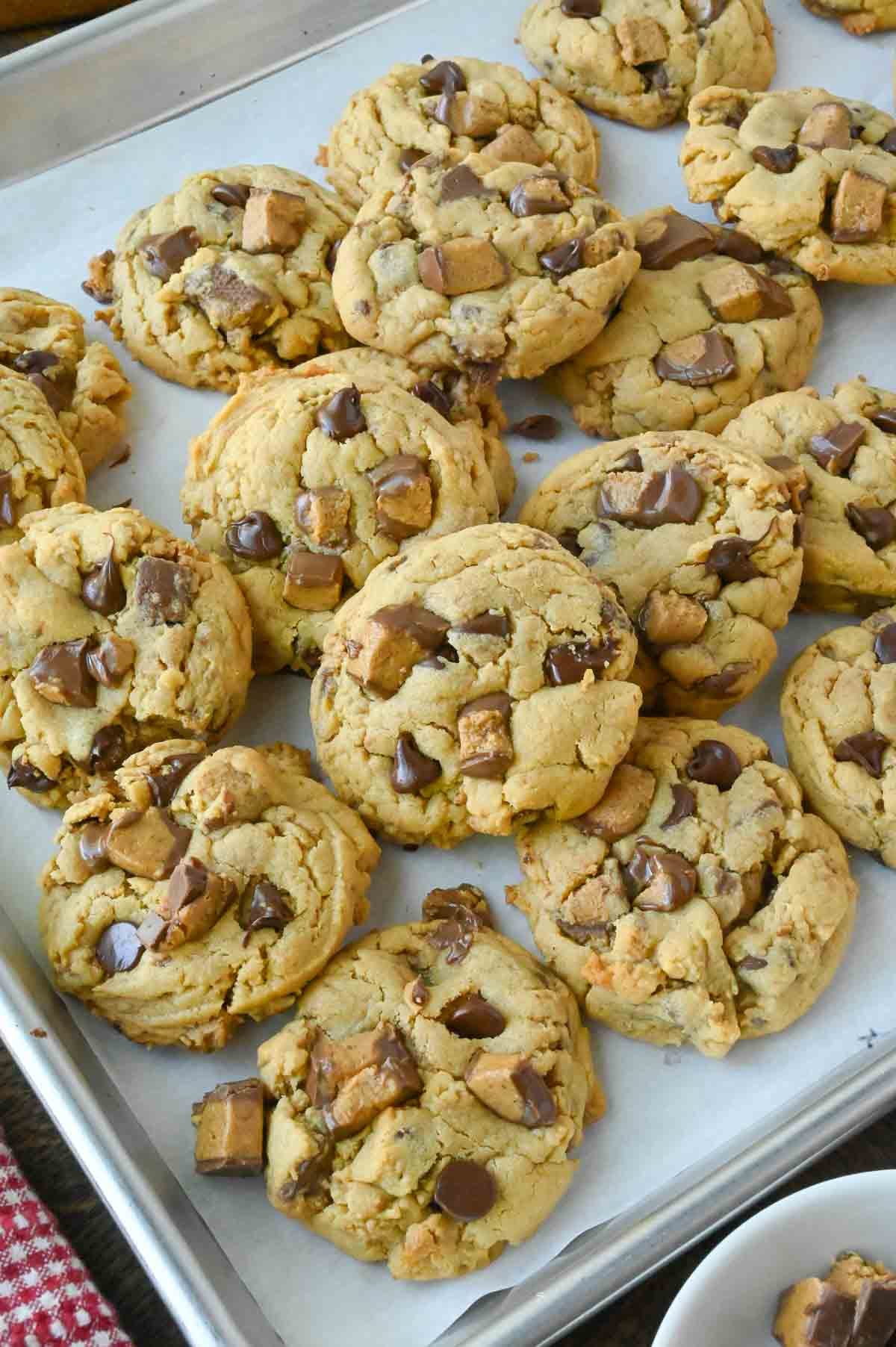 A baking sheet full of reese's peanut butter cup cookies.
