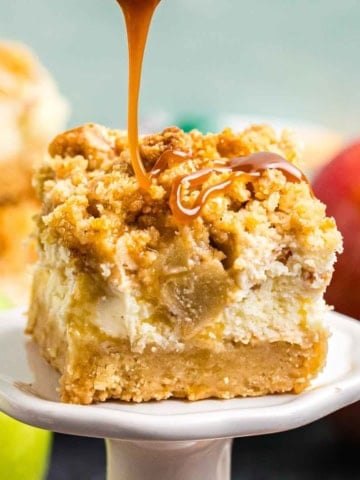 Caramel drizzled over the top of a cheesecake bar.